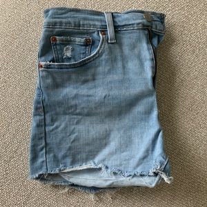 Levi’s / High-Waisted Denim Shorts / Size 29